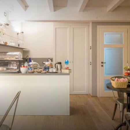 Accademia 21 Bed & Breakfast Mantova Exterior photo